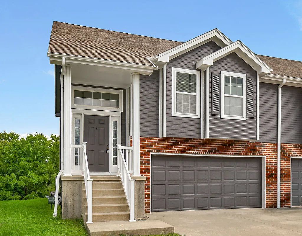 2 bed, 984 sqft, $1,800 — Photo 1