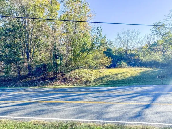5623 Boonsboro Rd, Lynchburg, VA 24503
