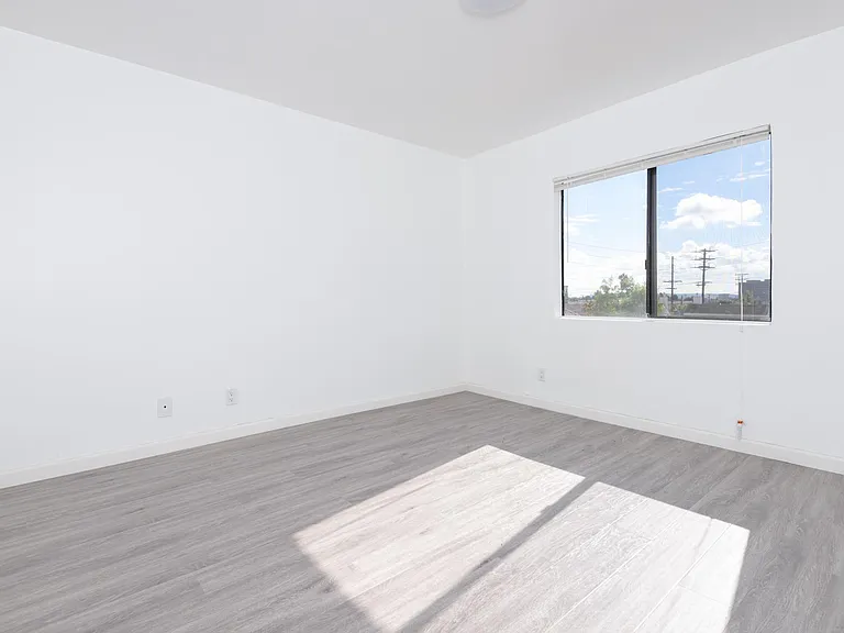 1555 S Bundy Dr #202 — Photo 16