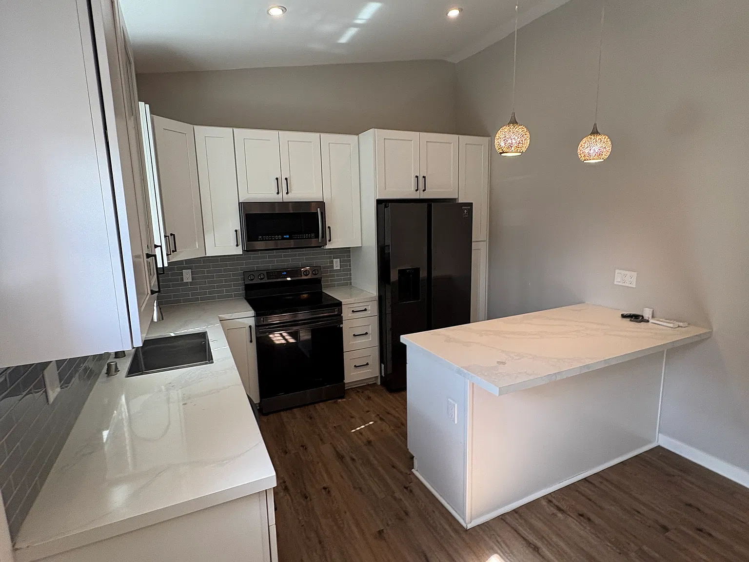 2 bed, 860 sqft, $4,250 — Photo 2