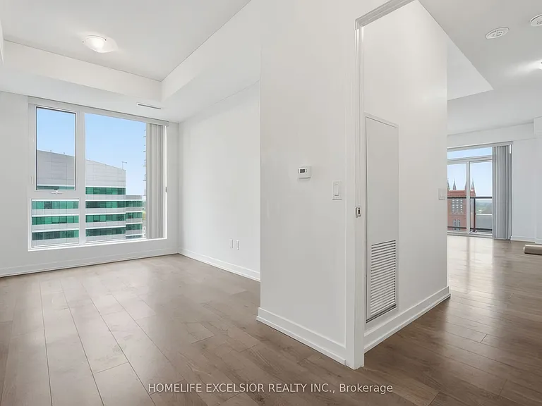 55 Duke St W #1002 — Photo 14