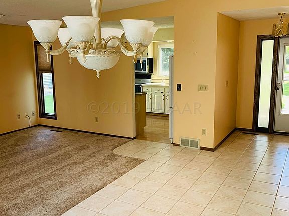 3rd image of 909 Dolores Dr