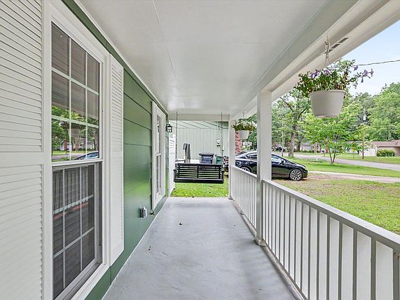 3rd image of 3217 Baldwin Dr W