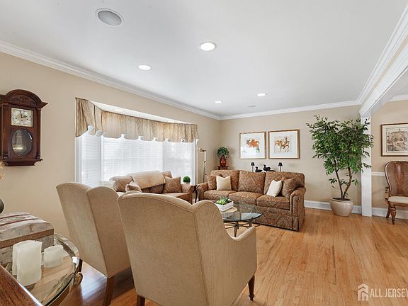 4th image of 7 Snowden Rd
