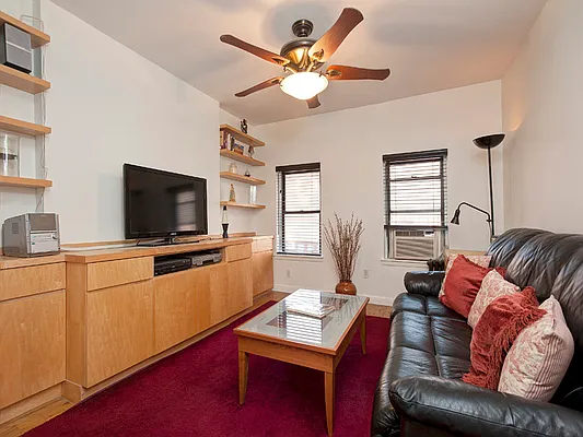 Sold by Sotheby's International Realty | media 6