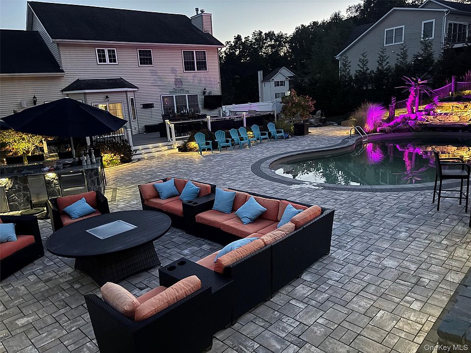 1st image of 18 Coach House Court