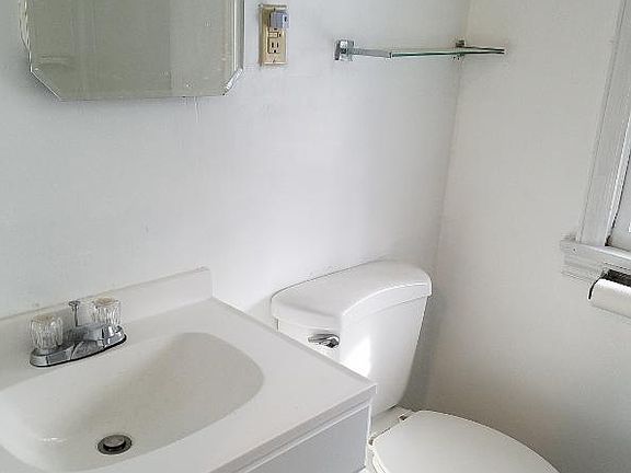 4th image of 1446 Steiner Ave