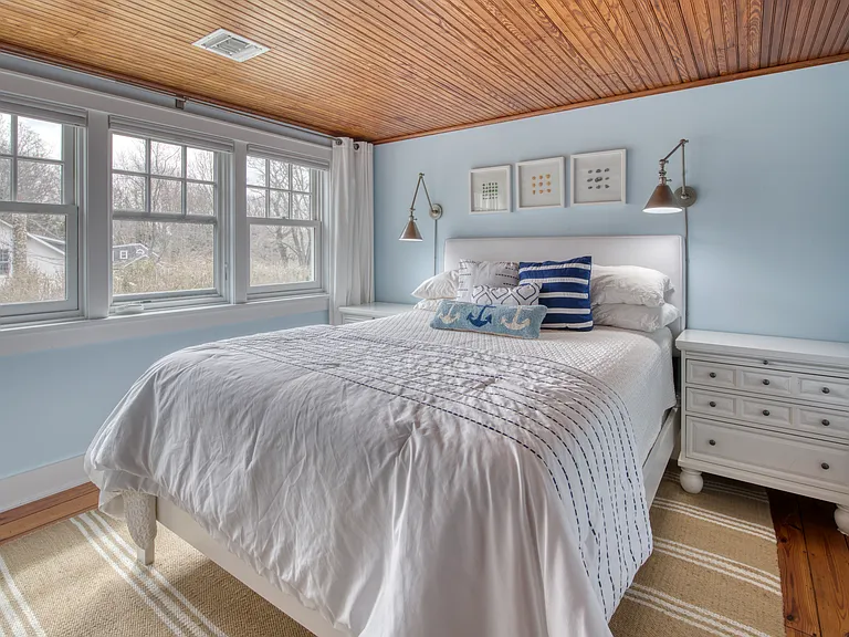 2100 Youngs Rd — Photo 16