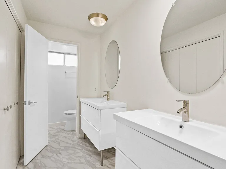 Eastborne Avenue Apartments — Photo 30