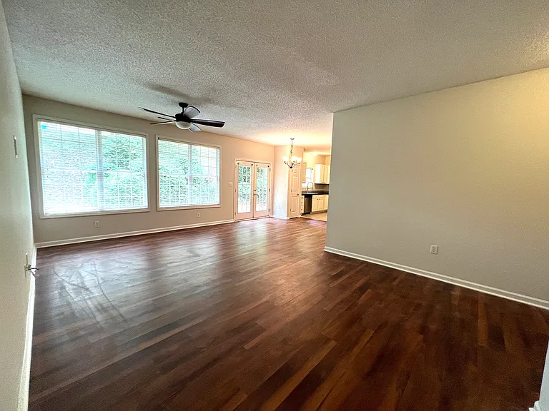 216 Howe St — Photo 36