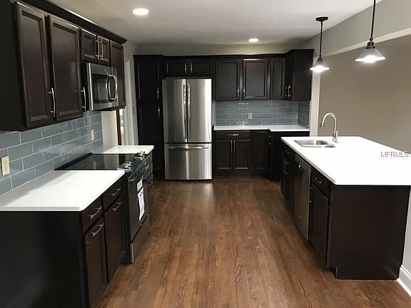 2nd image of 1122 Sunset Dr