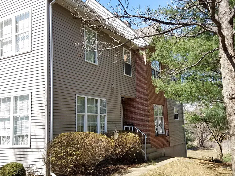 178 Queensbury Pl — Photo 2