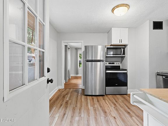 4th image of 2123 Belvoir Ave