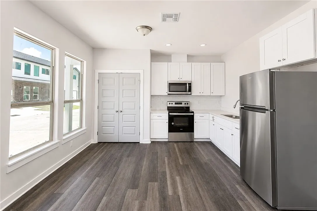 3 bed, 2.5 bath, 1464 sqft, $1,995 — Photo 4