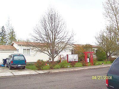 2nd image of 324 E 10th Pl