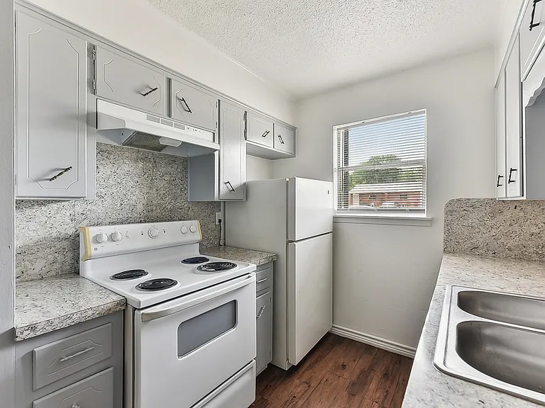 Townshires Apartments — Photo 14