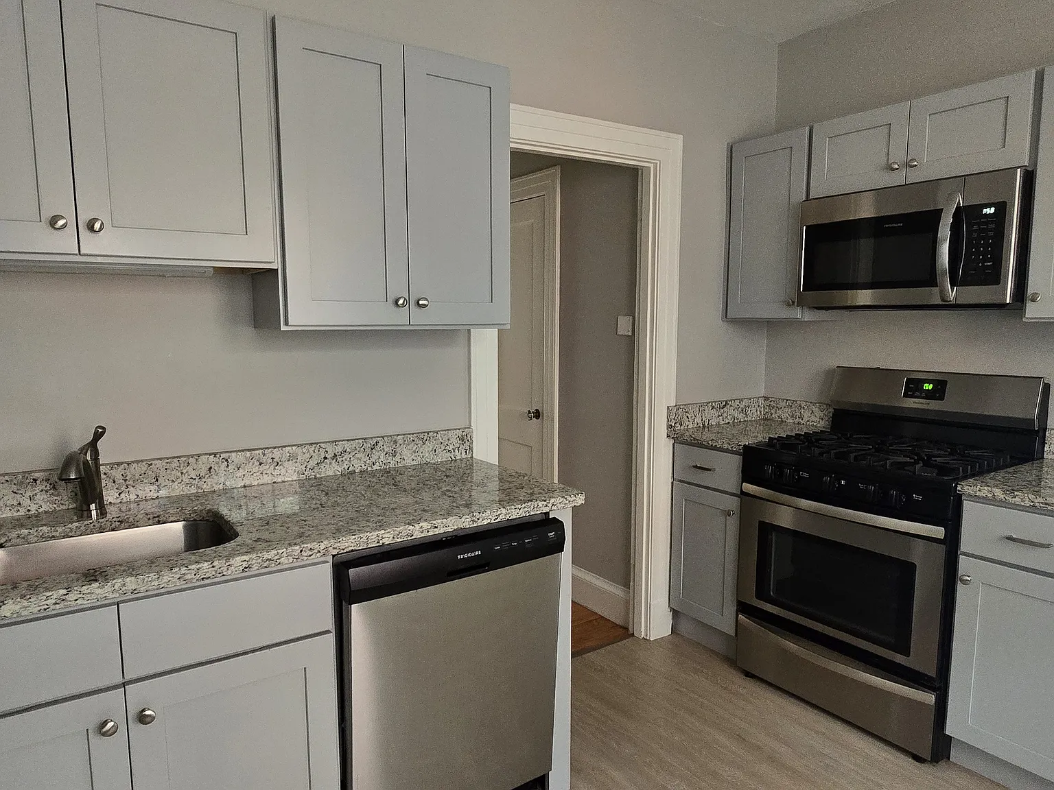 2 bed, 1100 sqft, $2,100 — Photo 3