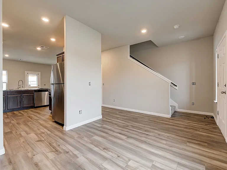 1609 Maroon Dr — Photo 7