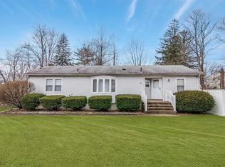 14 Creighton Ave, Ronkonkoma, NY 11779