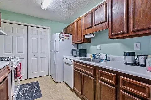 910 Augusta Dr — Photo 12