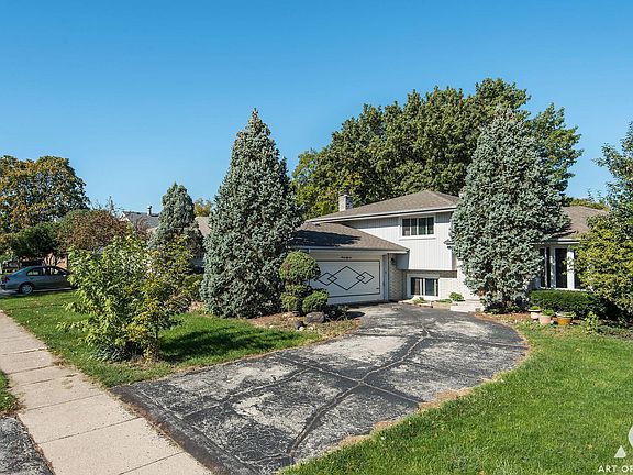 4th image of 9056 Stratford Ln