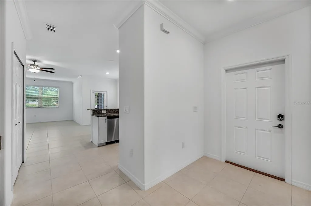 3 bed, 2.5 bath, 1787 sqft, $2,145 — Photo 4