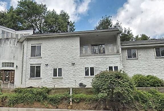 3rd image of 260 Hutchinson Blvd
