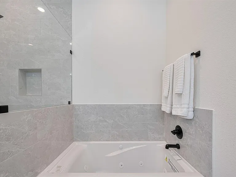 2909 Nagle St — Photo 20