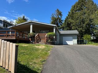 743 Caroline St NE, Bandon, OR 97411