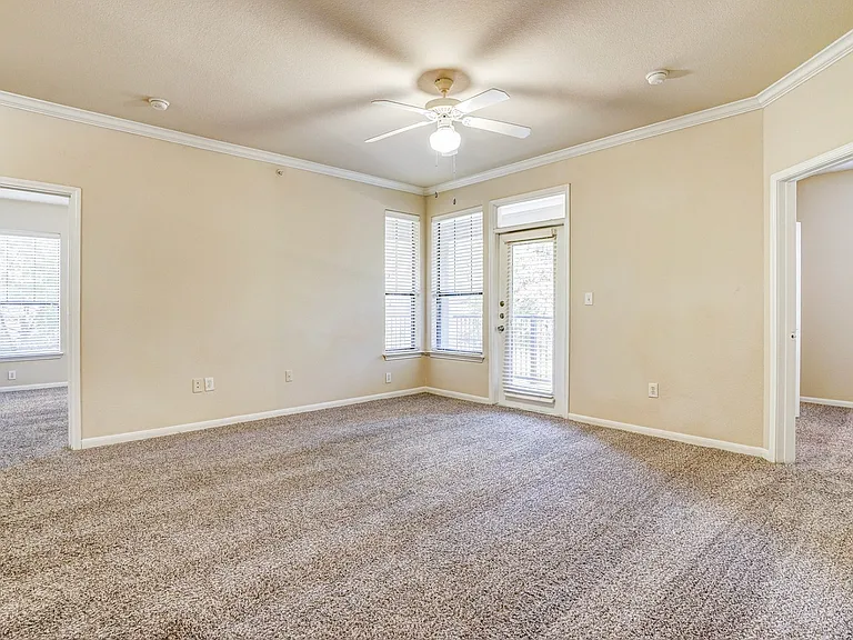 Cypress Lake at Stonebriar Apartments — Photo 15