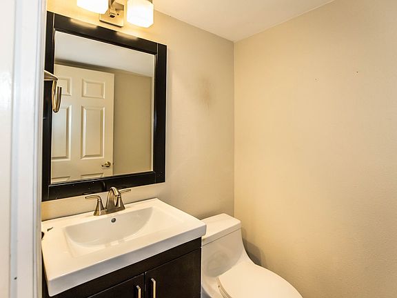 5th image of 2560 S Centinela Ave APT 10