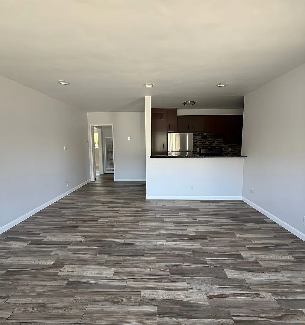 2 bed, 1.0 bath, 850 sqft, $2,450 — Photo 2