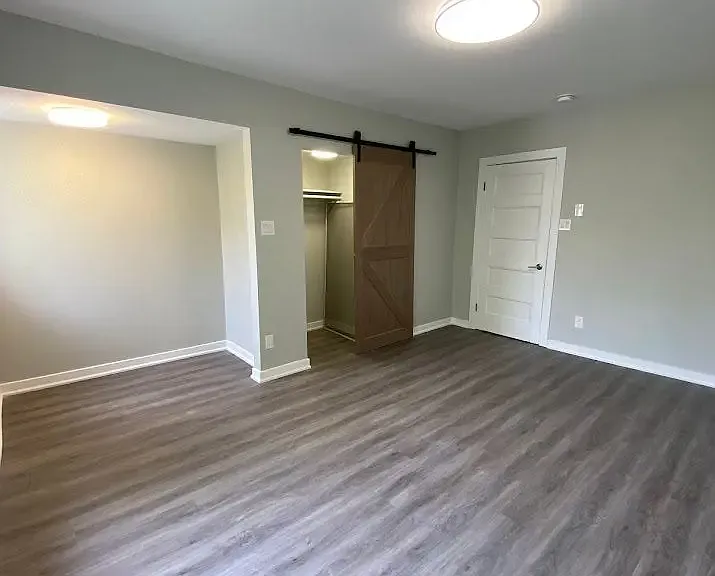 203 Elmwood Ave E — Photo 25