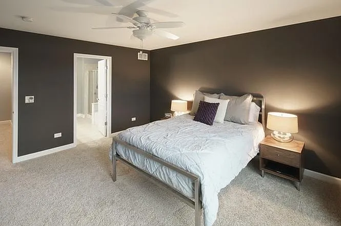 10S448 Carrington Cir — Photo 10
