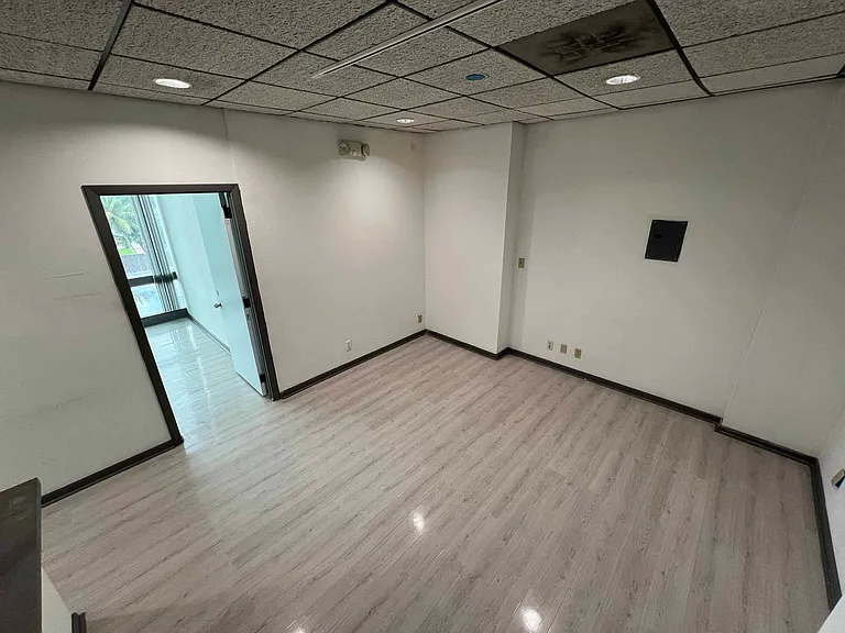 5555 Hollywood Blvd #301 — Photo 3