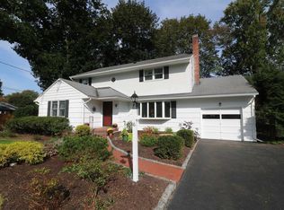 16 Gilbert Dr, Hyde Park, NY 12538