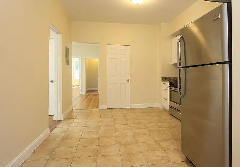 114 Everett St #2 — Photo 3