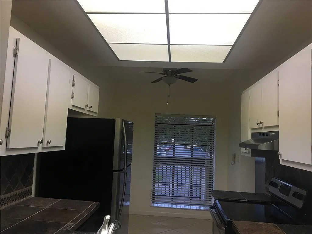 2 bed, 2.0 bath, 1150 sqft, $2,200 — Photo 2