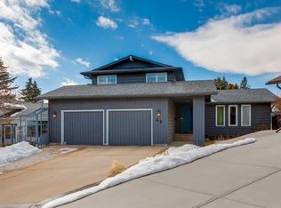 68 E Silver Ridge Ct NW, Calgary, AB T3B 4V5