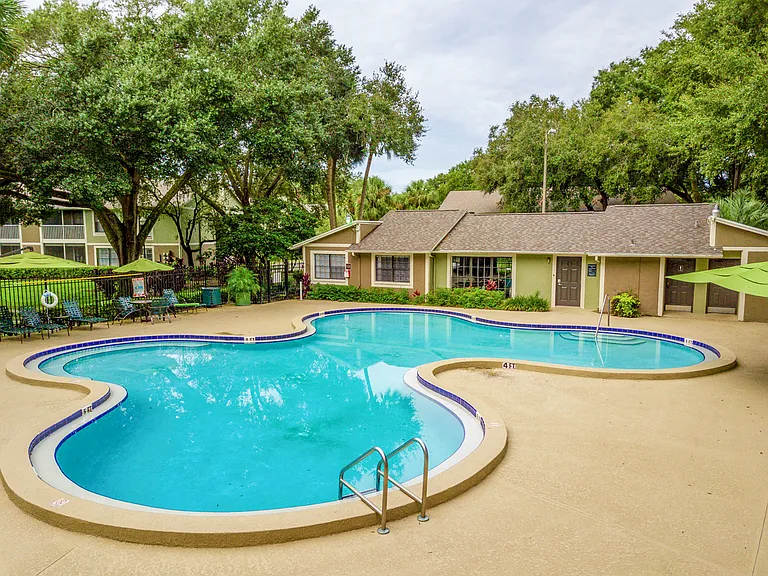 Laurel Oaks — Photo 18