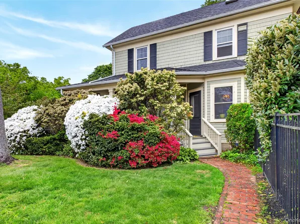 2 Van Buren Street, Port Washington, NY 11050
