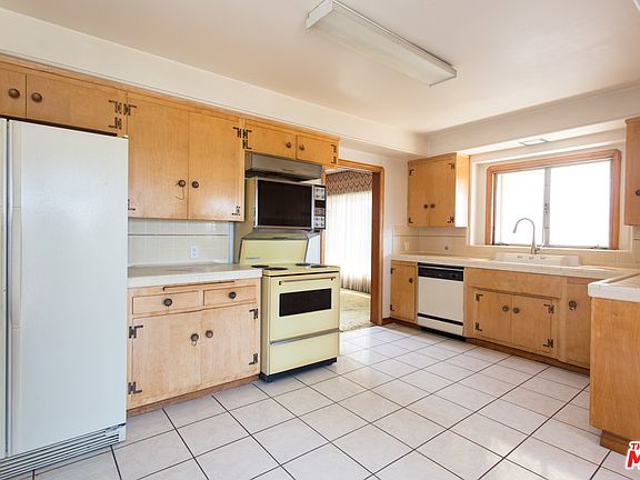 5th image of 3975 Kenway Ave