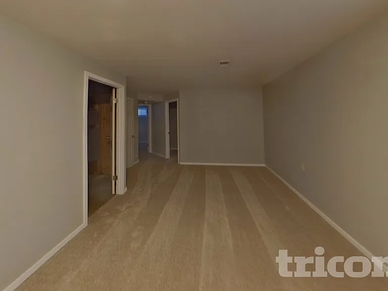 910 Foothills Ct — Photo 14