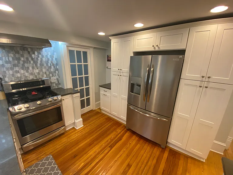 520 King George Ave SW — Photo 3