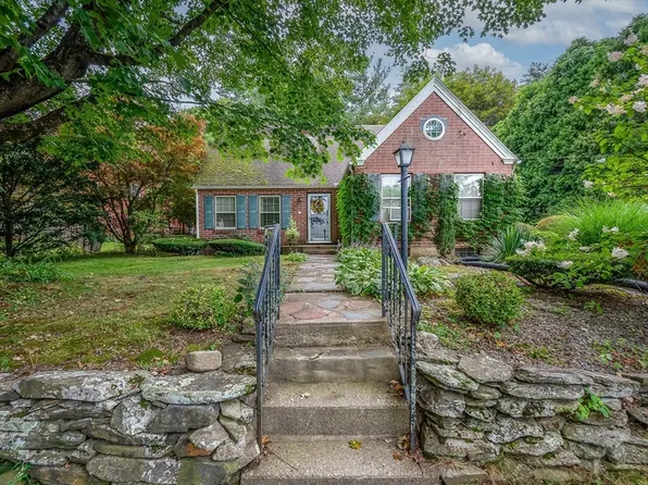 7 Virginia Rd, Worcester, MA 01602