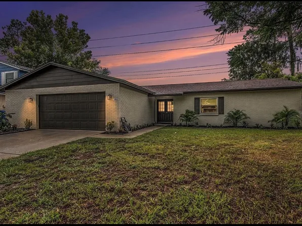 3909 Briarlake Dr, Valrico, FL 33596