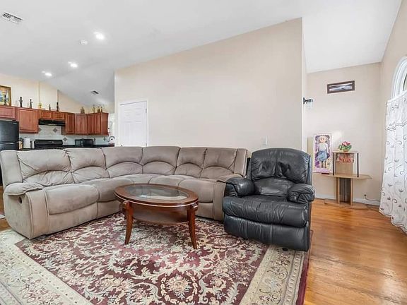 2nd image of 152 Virginia Ave Floor 2