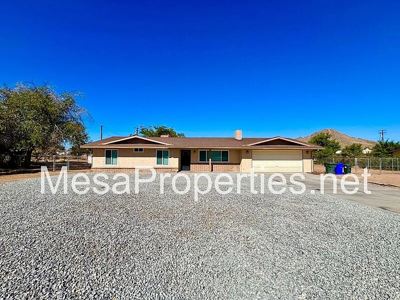 3 bed, 2.0 bath, 1370 sqft, $2,100 — Photo 1