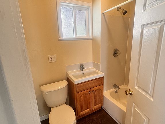 2nd image of 516 W Macarthur Blvd #4