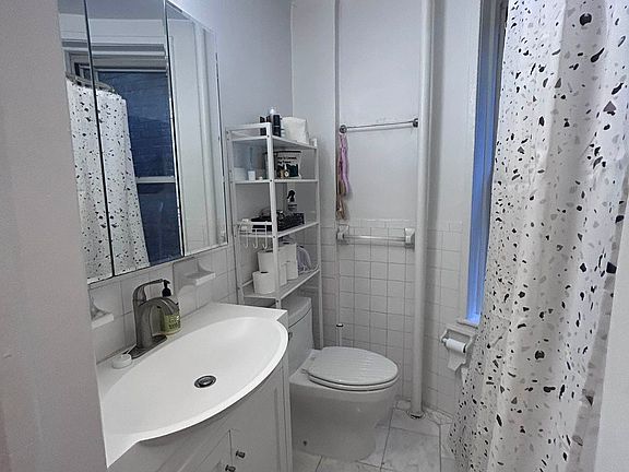 4th image of 14 Jones St APT 3C